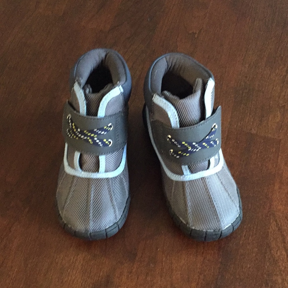 Snow boots